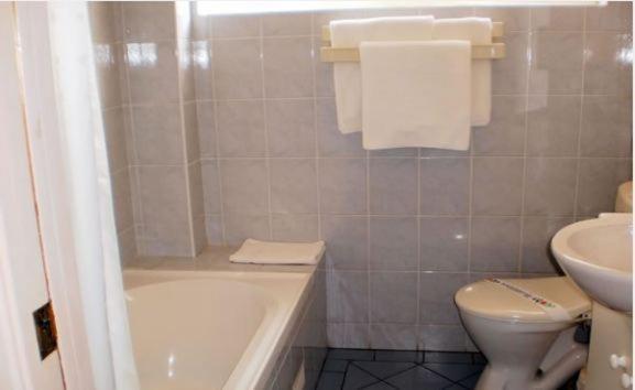 Lake Haven Motor Inn Gorokan Quarto foto